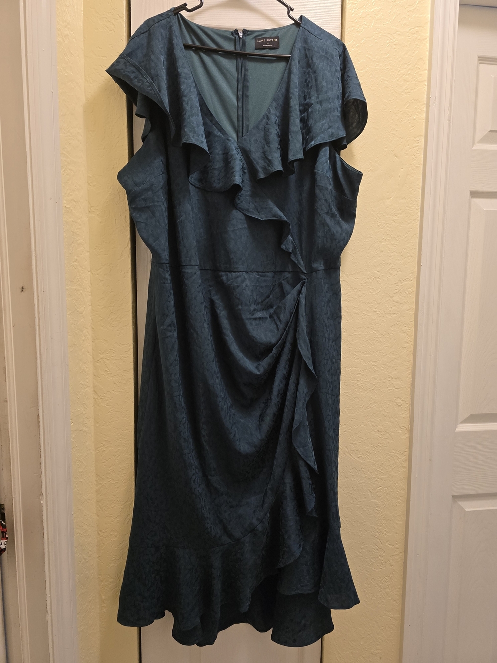 Lane Bryant Emerald Green Ruffle Wrap Midi Dress Plus Size 24 Homecoming Ready - Picture 3 of 9